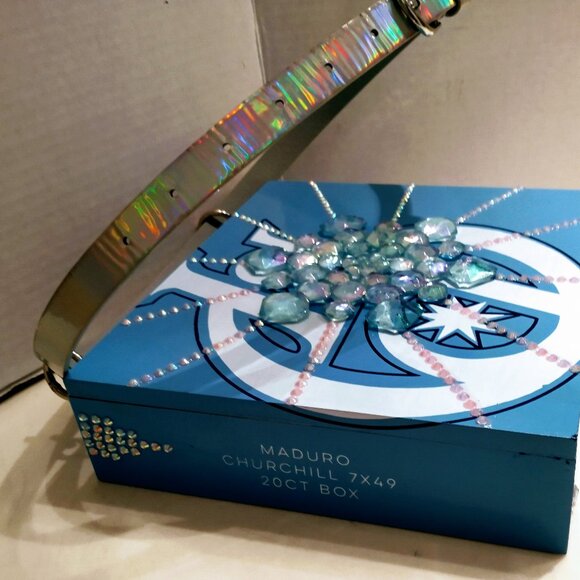 Suenos de Saundra Upcycled, RARE Blue/White Churchill Cigar Shoulder Purse - Picture 11 of 13